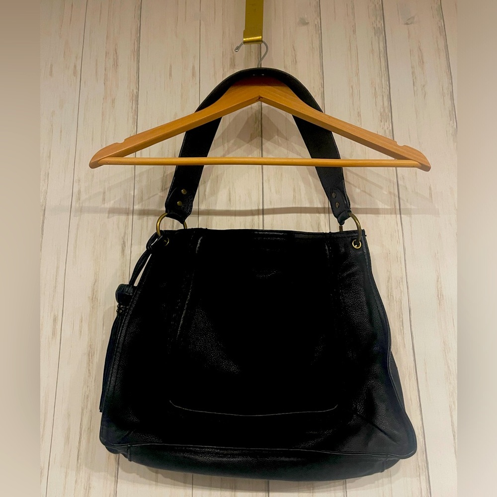 Black Leather Fortuna Valentino Shoulder Bag